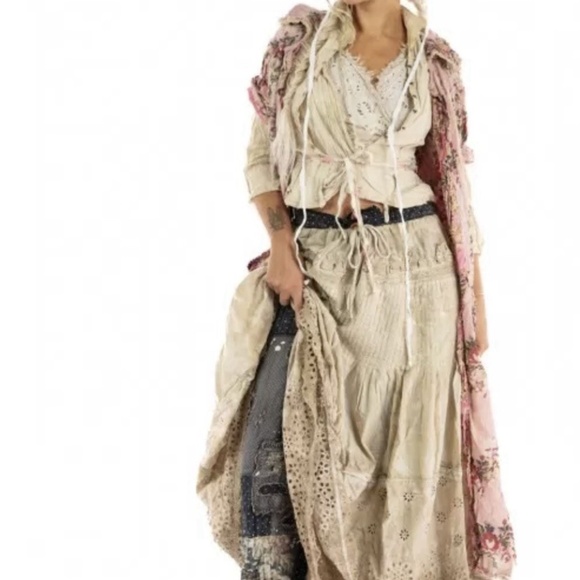 Magnolia Pearl Lila Bell Dress in Brynn - Picture 4 of 17